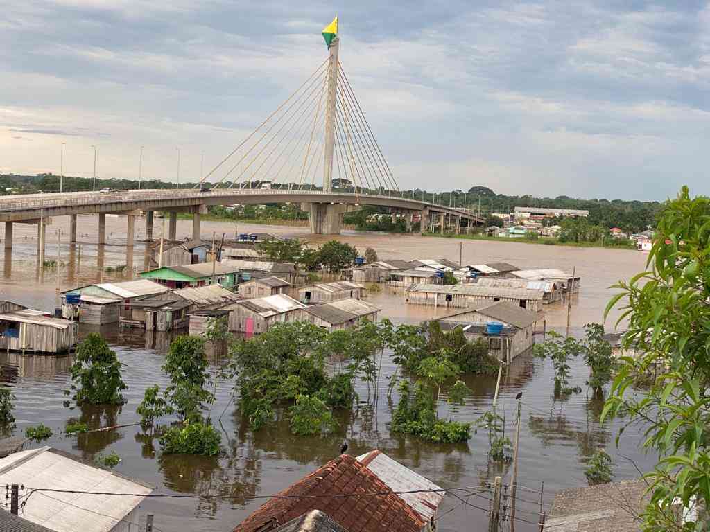 Chuva não dá trégua e nível do Rio Juruá já ultrapassa os 14 metros